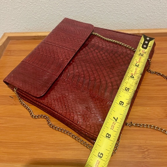 VTG 70’s Genuine Snakeskin Clutch Shoulder Bag Red Gold chain strap Flap Rare - Picture 4 of 16